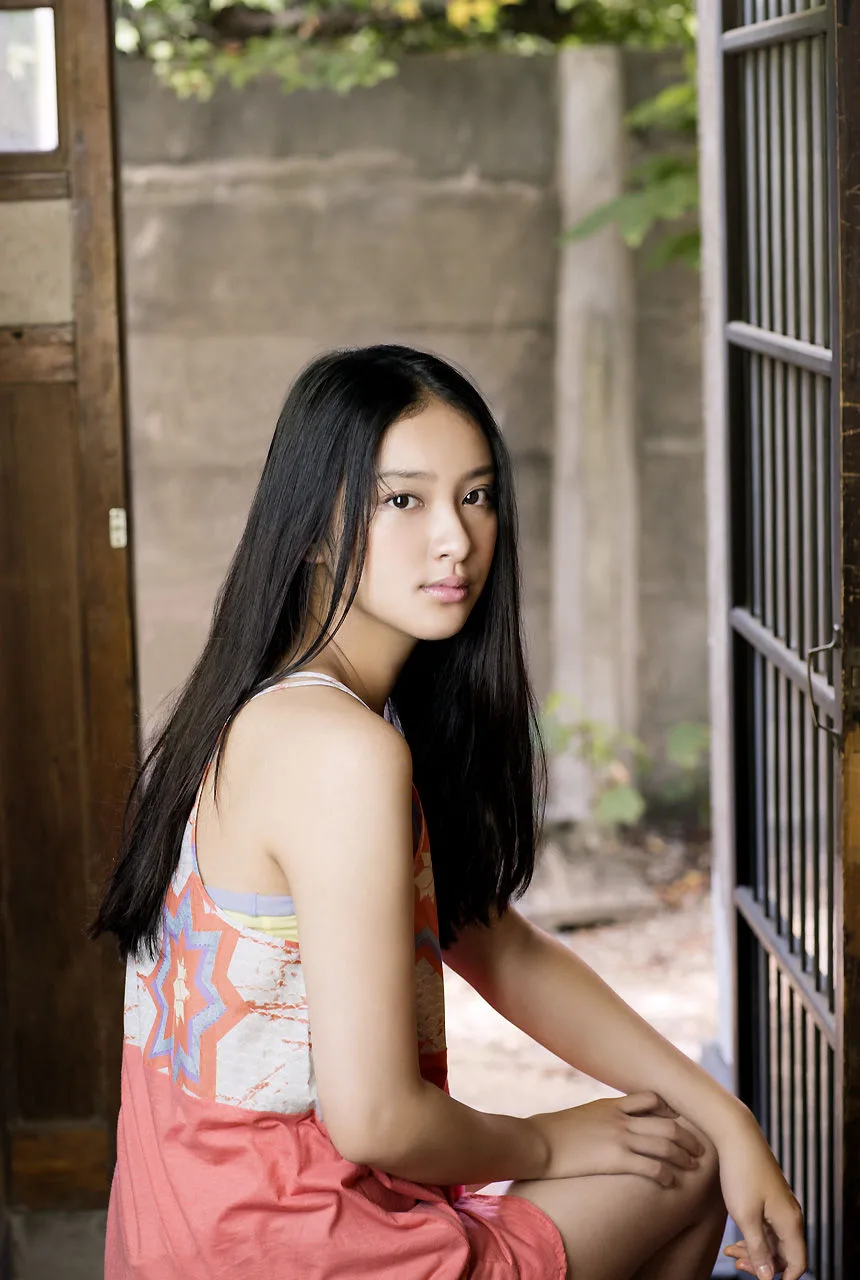 [Image.tv] Sách ảnh "Cô gái trong sáng và xinh đẹp" của Emi Takei - 16