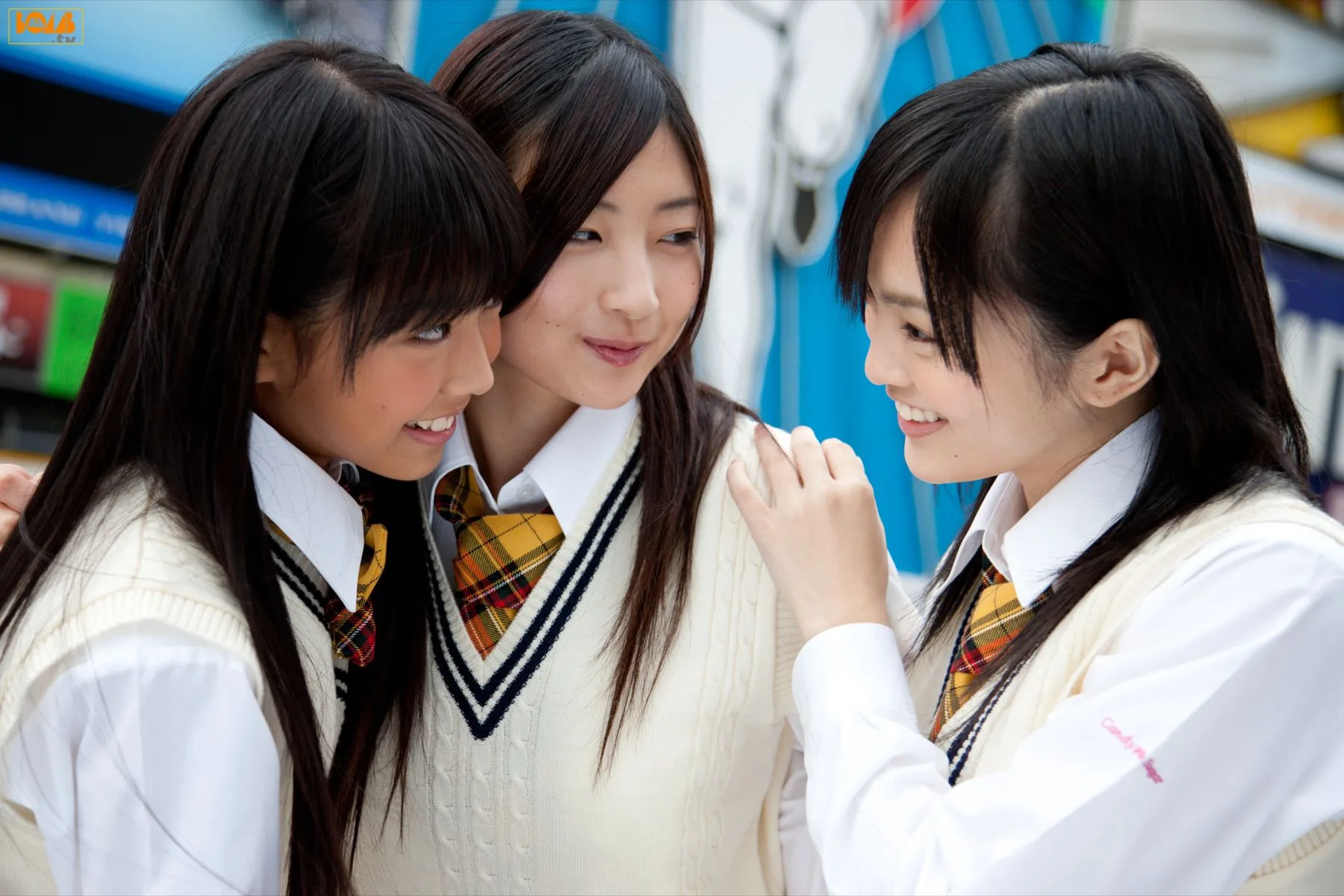 Bom.TVNMB48, một nhóm nhạc nữ xinh đẹp, hoạt động từ năm 2010 đến 2012. - 3
