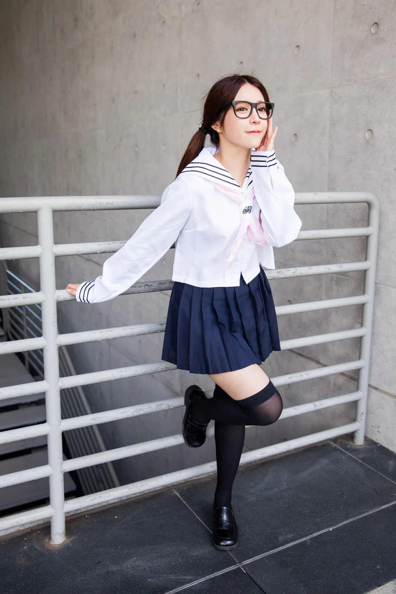 Nữ diễn viên Đài Loan Trương Kỳ Binh (Julie) - Bộ ảnh chụp trang phục thủy thủ/nữ sinh.