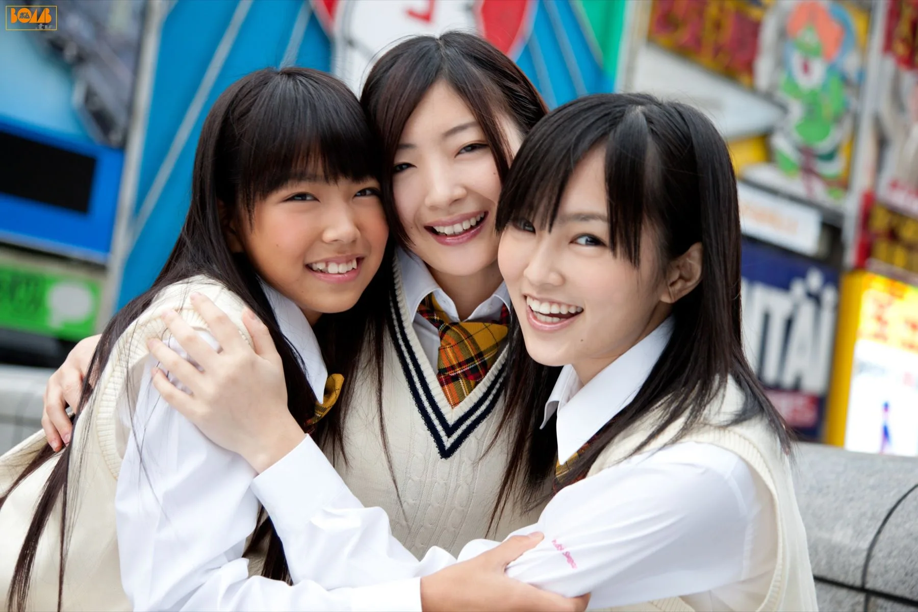 Bom.TVNMB48, một nhóm nhạc nữ xinh đẹp, hoạt động từ năm 2010 đến 2012. - 4